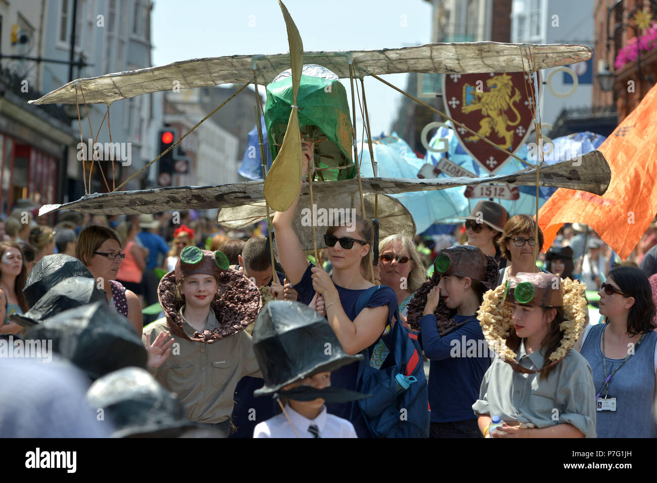 Lewes, East Sussex. 6th July 2018. Hundreds of children from several primary schools across the region come together to celebrate 'moving on' from primary school in a colourful street parade in  Lewes.Peter Cripps/Alamy Live News Stock Photo