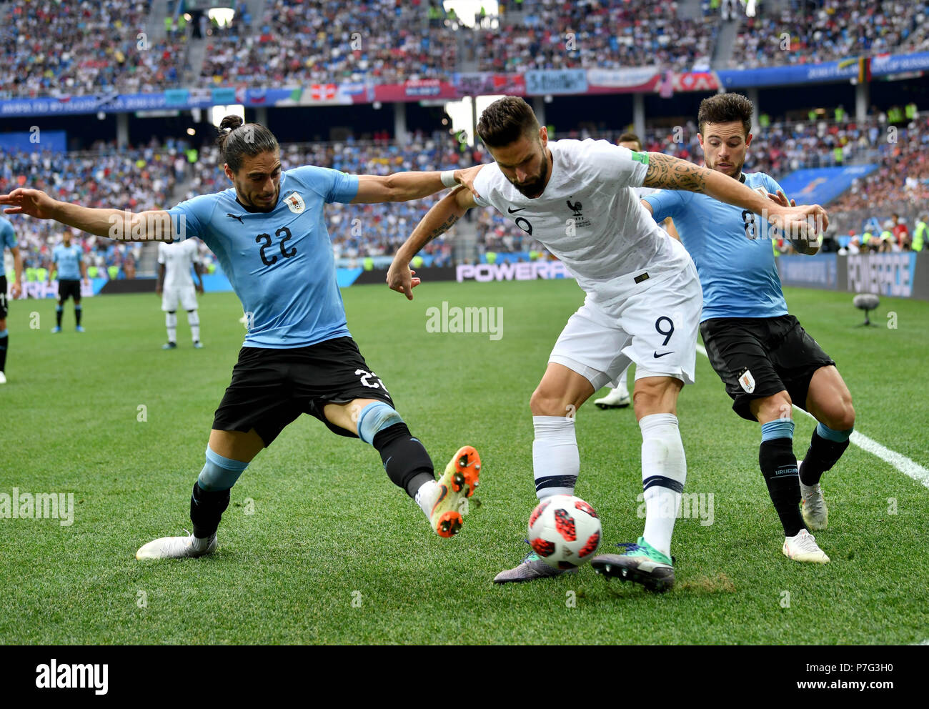 Nizhny Novgorod, Russia. 6th July, 2018. Martin Caceres (L) of Uruguay vies with Olivier Giroud (C) of France during the 2018 FIFA World Cup quarter-final match between Uruguay and France in Nizhny Novgorod, Russia, July 6, 2018. Credit: Chen Cheng/Xinhua/Alamy Live News Stock Photo