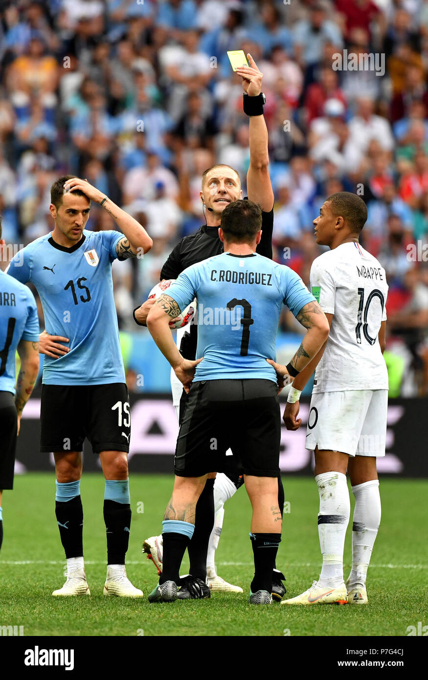Nizhny Novgorod, Russia. 6th July, 2018. The referee gives a yellow card to Cristian Rodriguez (2nd R) of Uruguay during the 2018 FIFA World Cup quarter-final match between Uruguay and France in Nizhny Novgorod, Russia, July 6, 2018. France won 2-0 and advanced to the semi-finals. Credit: Liu Dawei/Xinhua/Alamy Live News Stock Photo