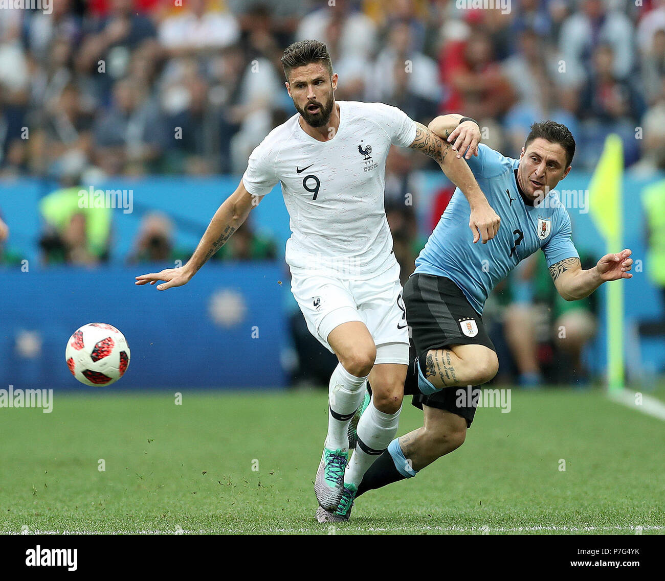 Nizhny Novgorod, Russia. 6th July, 2018. Cristian Rodriguez (R) of Uruguay vies with Olivier Giroud of France during the 2018 FIFA World Cup quarter-final match between Uruguay and France in Nizhny Novgorod, Russia, July 6, 2018. France won 2-0 and advanced to the semi-finals. Credit: Fei Maohua/Xinhua/Alamy Live News Stock Photo