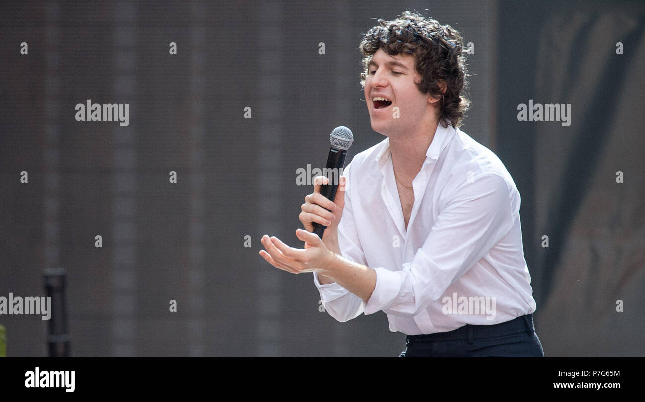 Germany, Stuttgart. 30th June, 2018. Singer Luke Pritchard during a performance of his band 'The Kooks'. Credit: Sebastian Gollnow/dpa/Alamy Live News Stock Photo