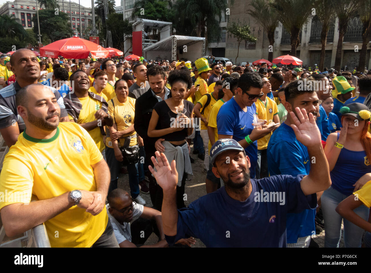 Sao Paulo, Brazil. July 06, 2018. Fans accompany the match between Brazil and Belgium, valid for the 2018 World Cup, in the Anhangabaú Valley, in Sao Paulo (SP) Credit: Alf Ribeiro/Alamy Live News Stock Photo