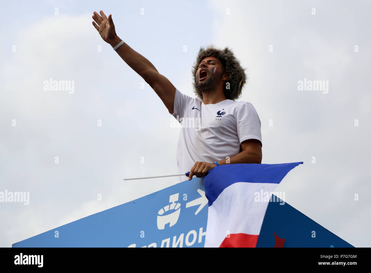 Nizhny Novgorod, Russia. 6th July 2018. A french football fan seen holding a french national flag. French football fans celebrate their national football team victory over uruguay during the quarterfinal match of the Russia 2018 world cup finals. Credit: SOPA Images Limited/Alamy Live News Stock Photo