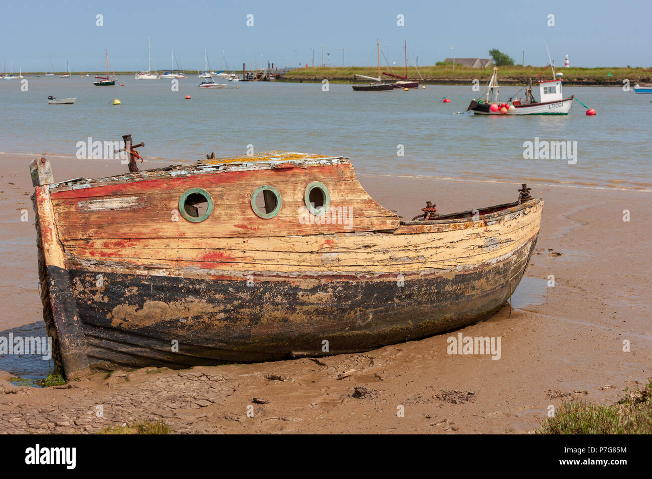 Abandoned boats hi-res stock photography and images - Alamy