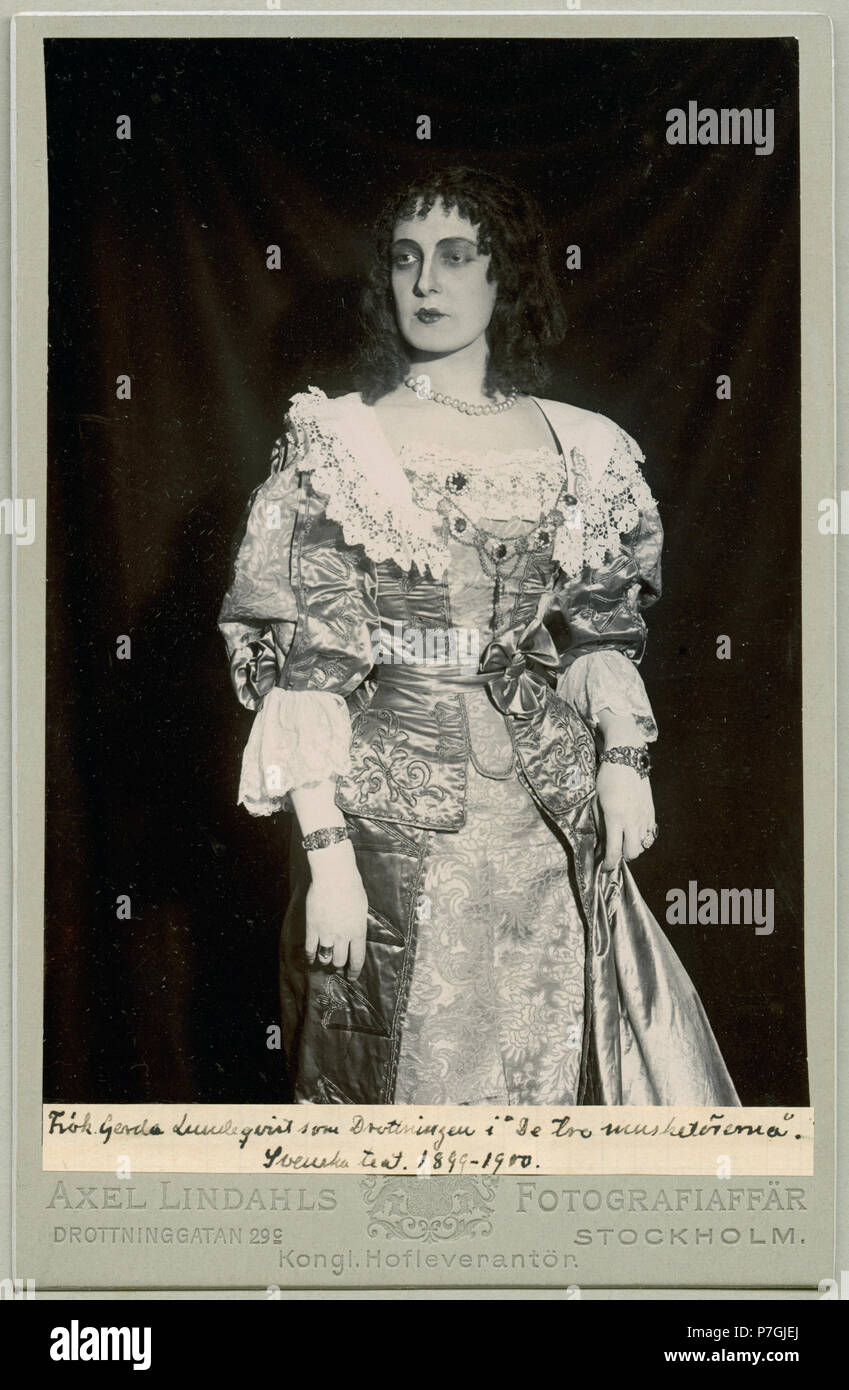 Gerda Lundequist som Drottningen i De tre musketörerna, Svenska teatern 1900 171 Gerda Lundequist, rollporträtt - SMV - H10 070 Stock Photo