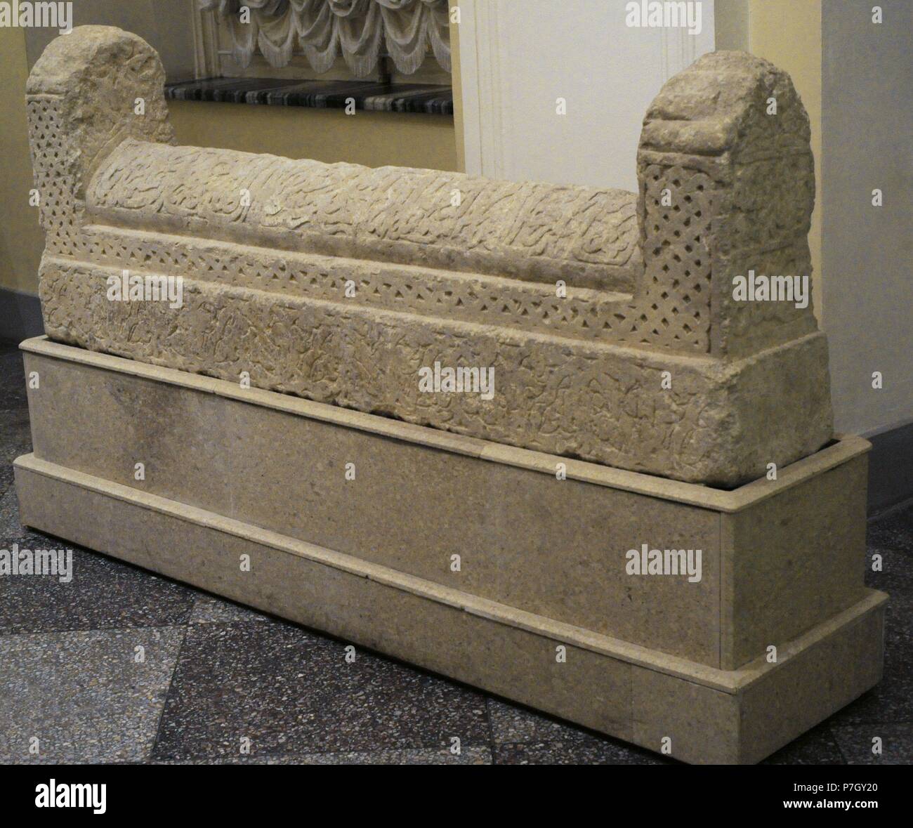 Script Tomestone Arabic script medieval hi-res stock photography and images - Alamy