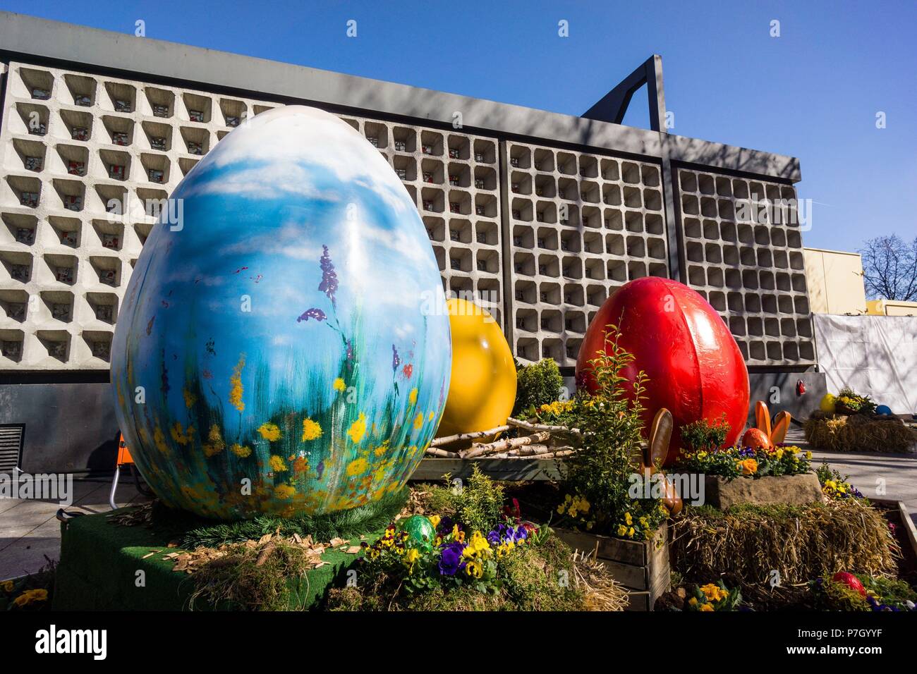 huevos de pascua pintados, Kurfürstendamm ,Charlottenburgo, Berlin, Alemania, europe. Stock Photo