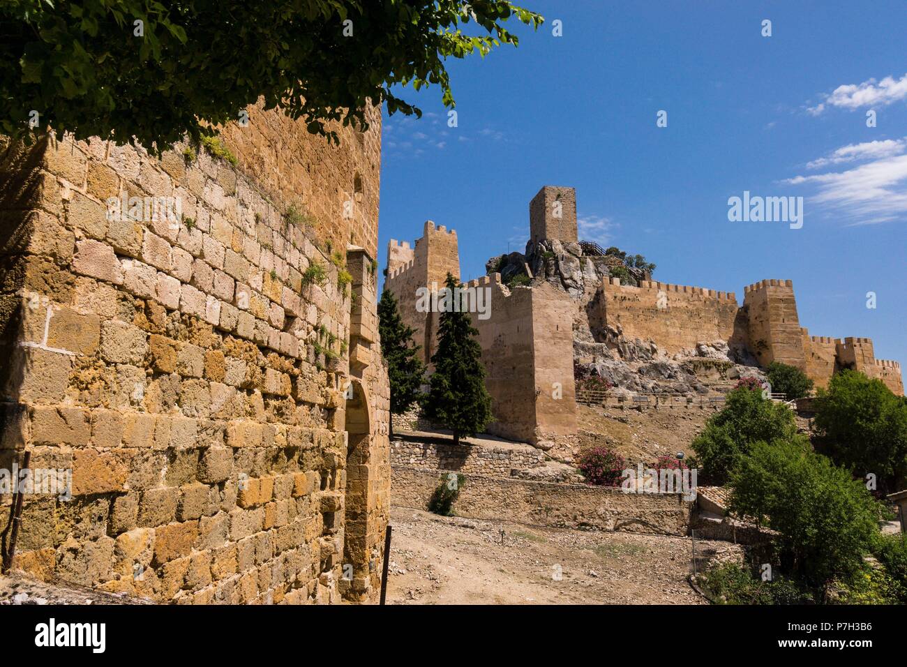 Castillo de La Iruela, origen almohade, construido sobre cimientos pre-bereberes, La Iruela, valle del Guadalquivir, parque natural sierras de Cazorla, Segura y Las Villas, Jaen, Andalucia, Spain. Stock Photo