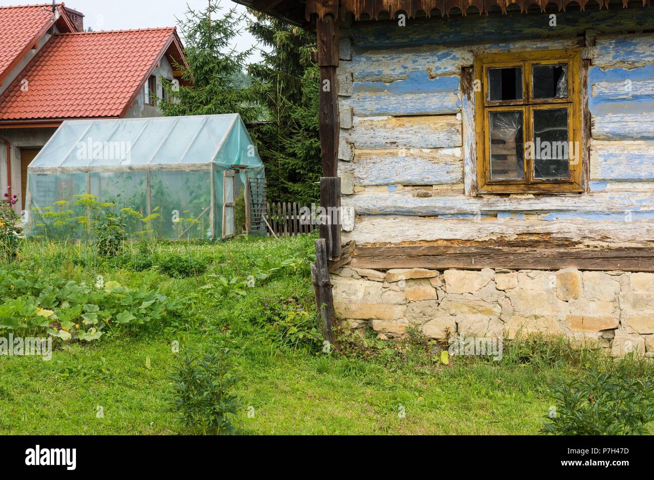 casa tradicional de madera, Tyrawa Solna, valle del rio San, , voivodato de la Pequeña Polonia, Cárpatos,  Polonia, europe. Stock Photo