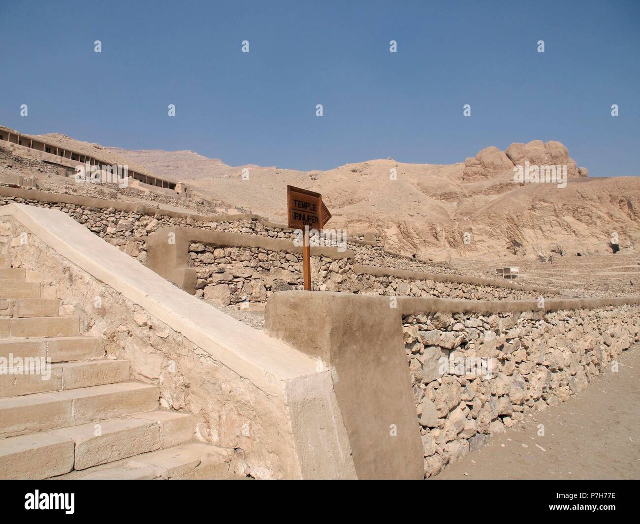 Egipto. Valle de los Reyes. Deir el-Medina, poblado egipcio fundado por Tutmosis I, faraón de la dinastía XVIII. Stock Photo