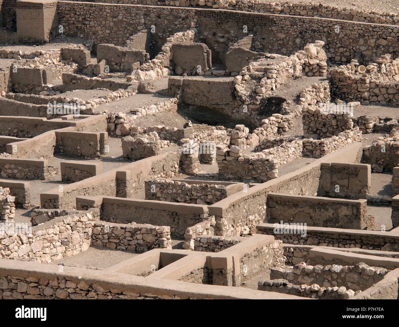 Egipto. Valle de los Reyes. Deir el-Medina, poblado egipcio fundado por Tutmosis I, faraón de la dinastía XVIII. Stock Photo