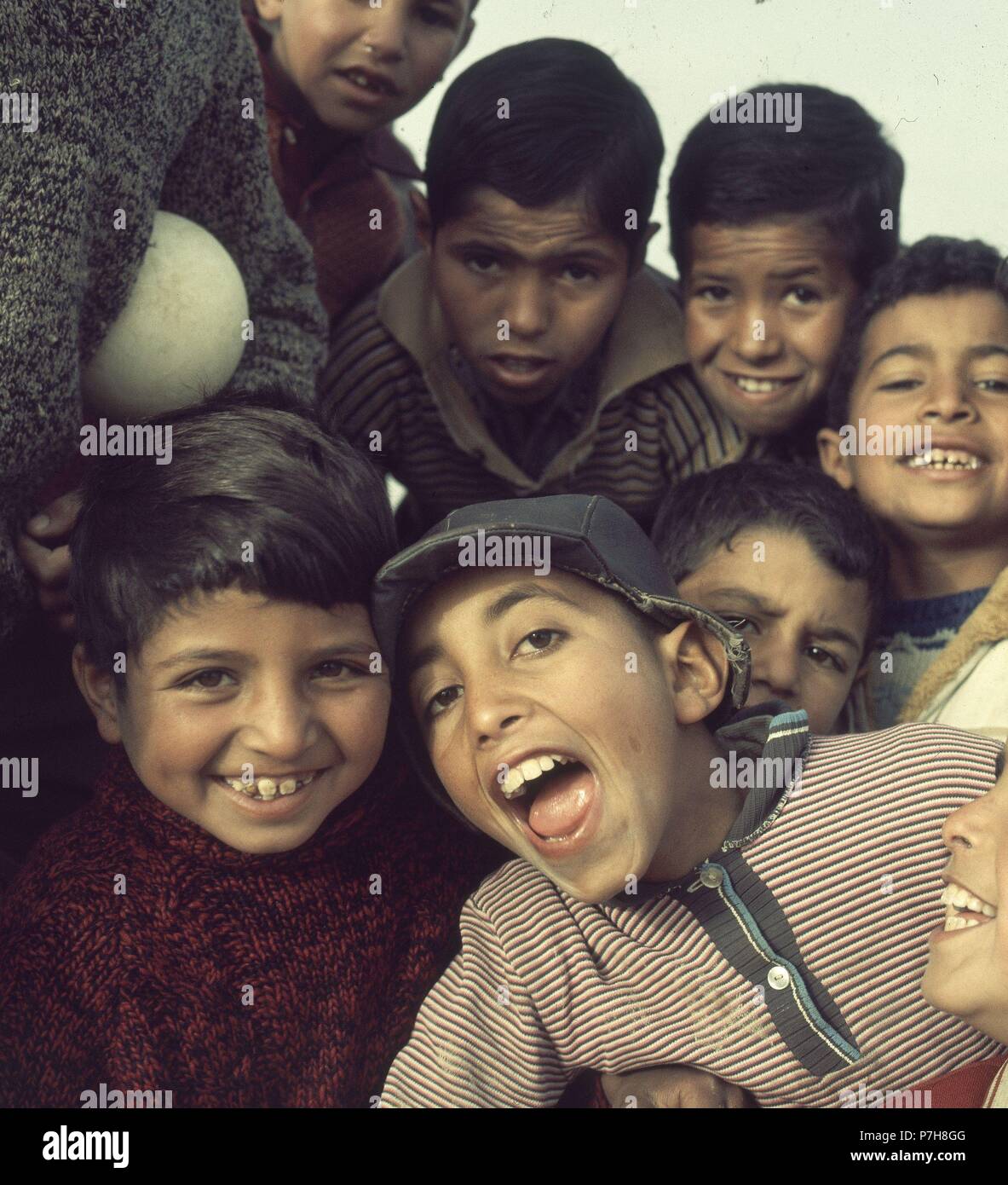 MUCHACHOS BEDUINOS. Location EXTERIOR, NACIÓN Stock Photo Alamy