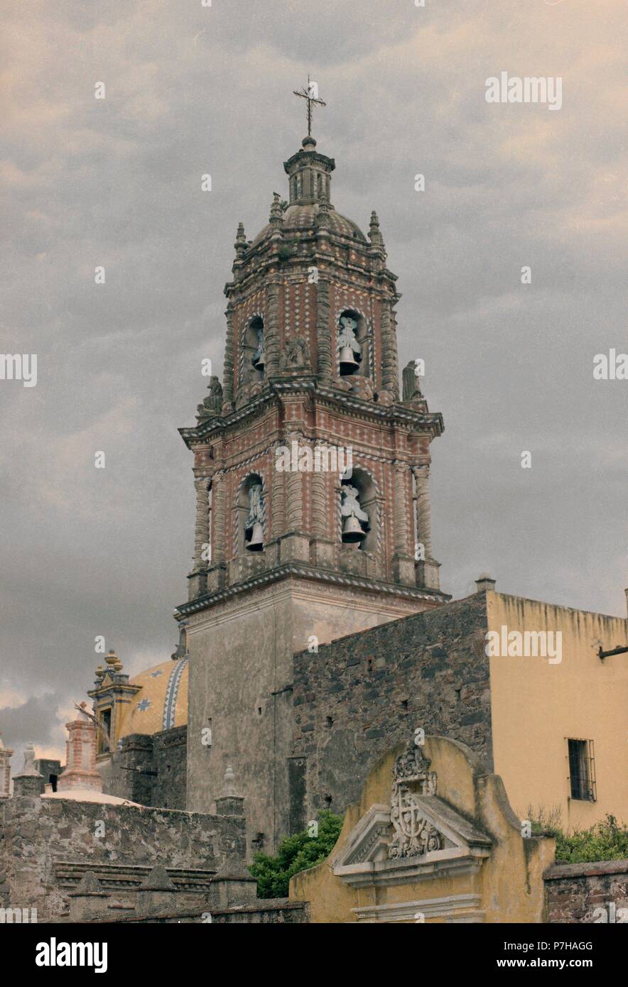 TORRE DE LA IGLESIA DE SANTA MARIA TONANTZINTLA. Location: IGLESIA DE SANTA MARIA TONANTZINTLA, CHOLULA, CIUDAD DE MEXICO. Stock Photo