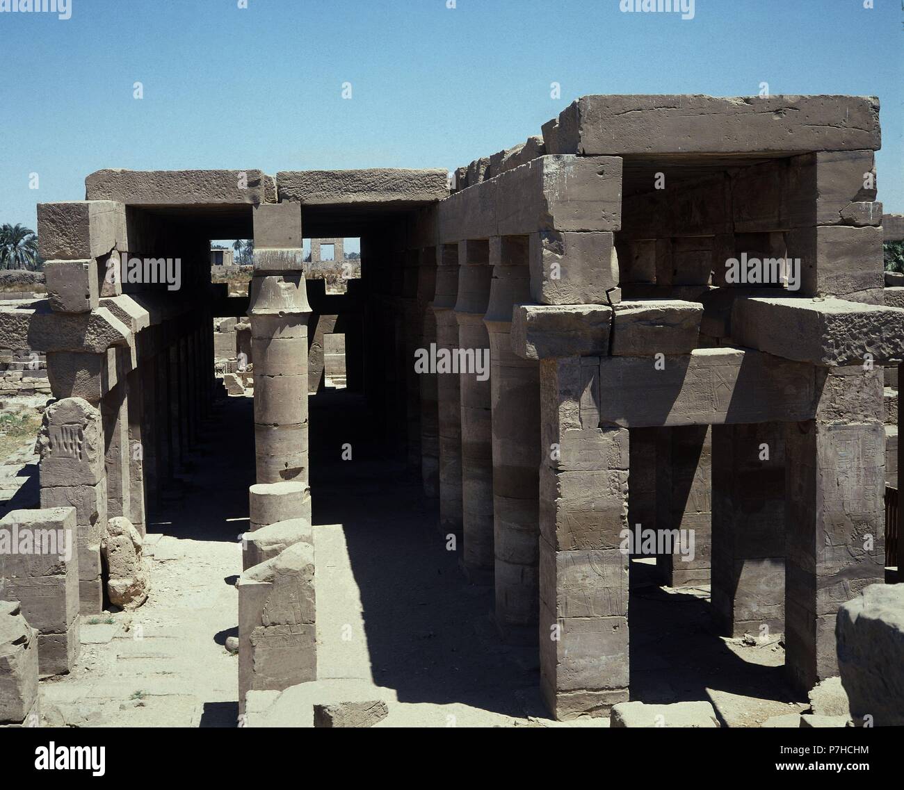 SALA HIPOSTILA DEL TEMPLO DE RAMSES III. Location: KARNAC, THEBES, EGYPT. Stock Photo