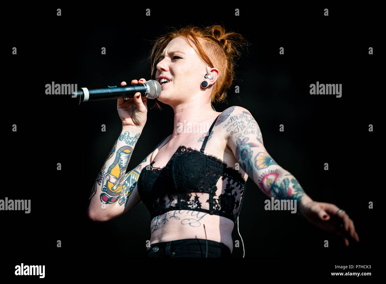 Eddie vedder singer hi-res stock photography and images - Alamy