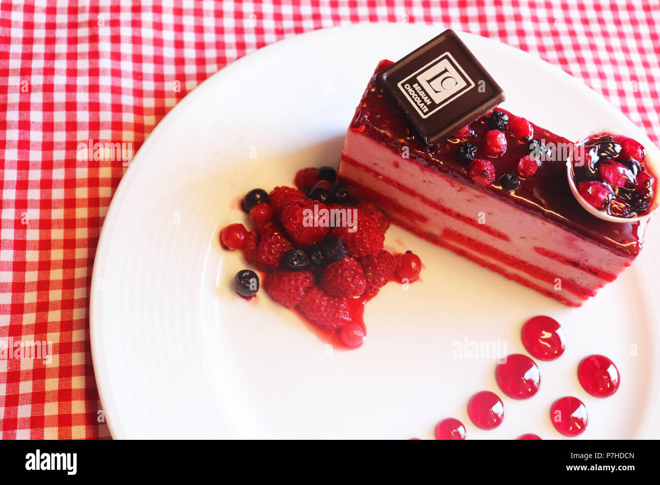 raspberry chocolate cake Stock Photo - Alamy
