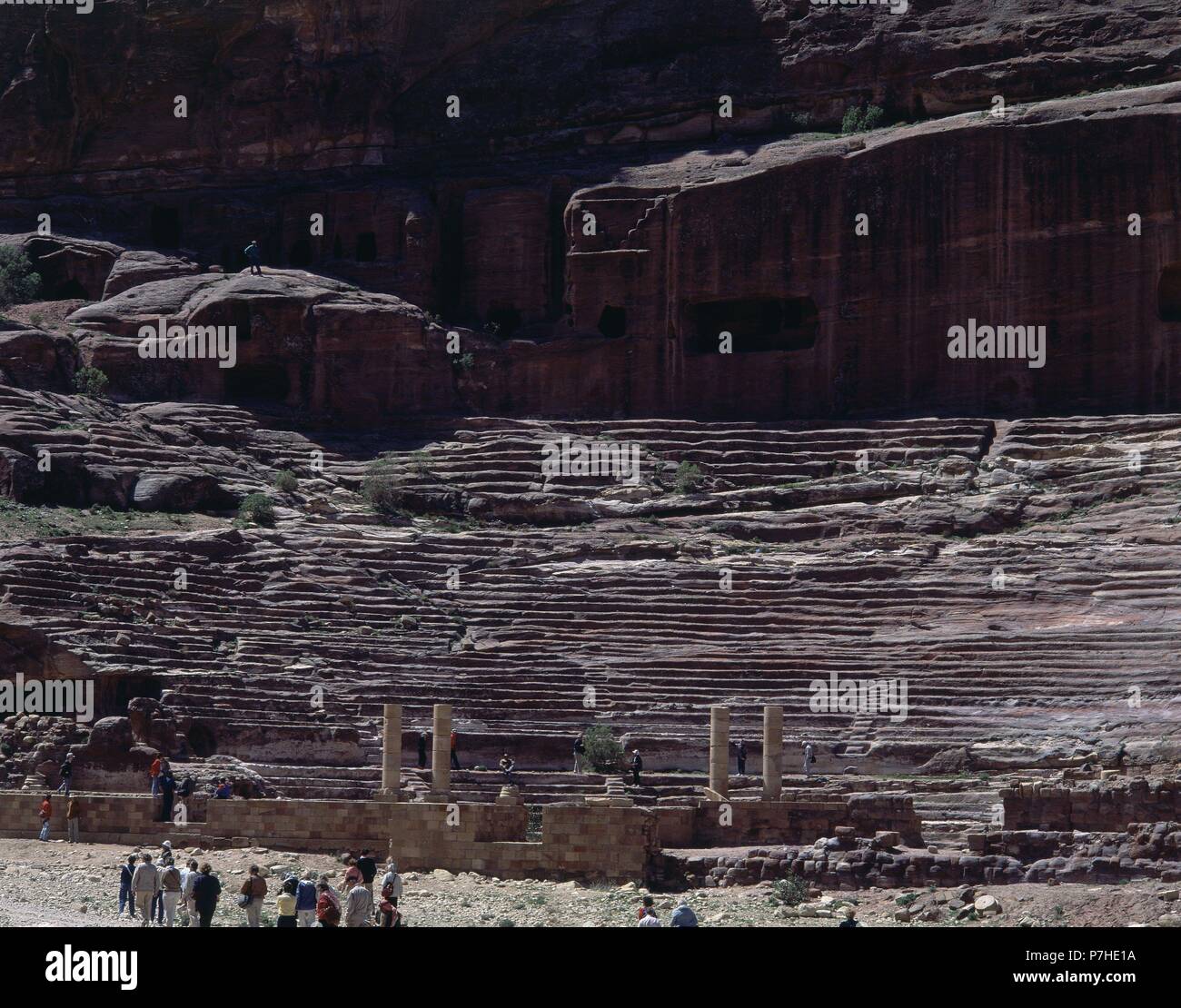 TEATRO ROMANO DE PETRA - SIGLO II - VISTA PARCIAL DE LA CAVEA CON ...