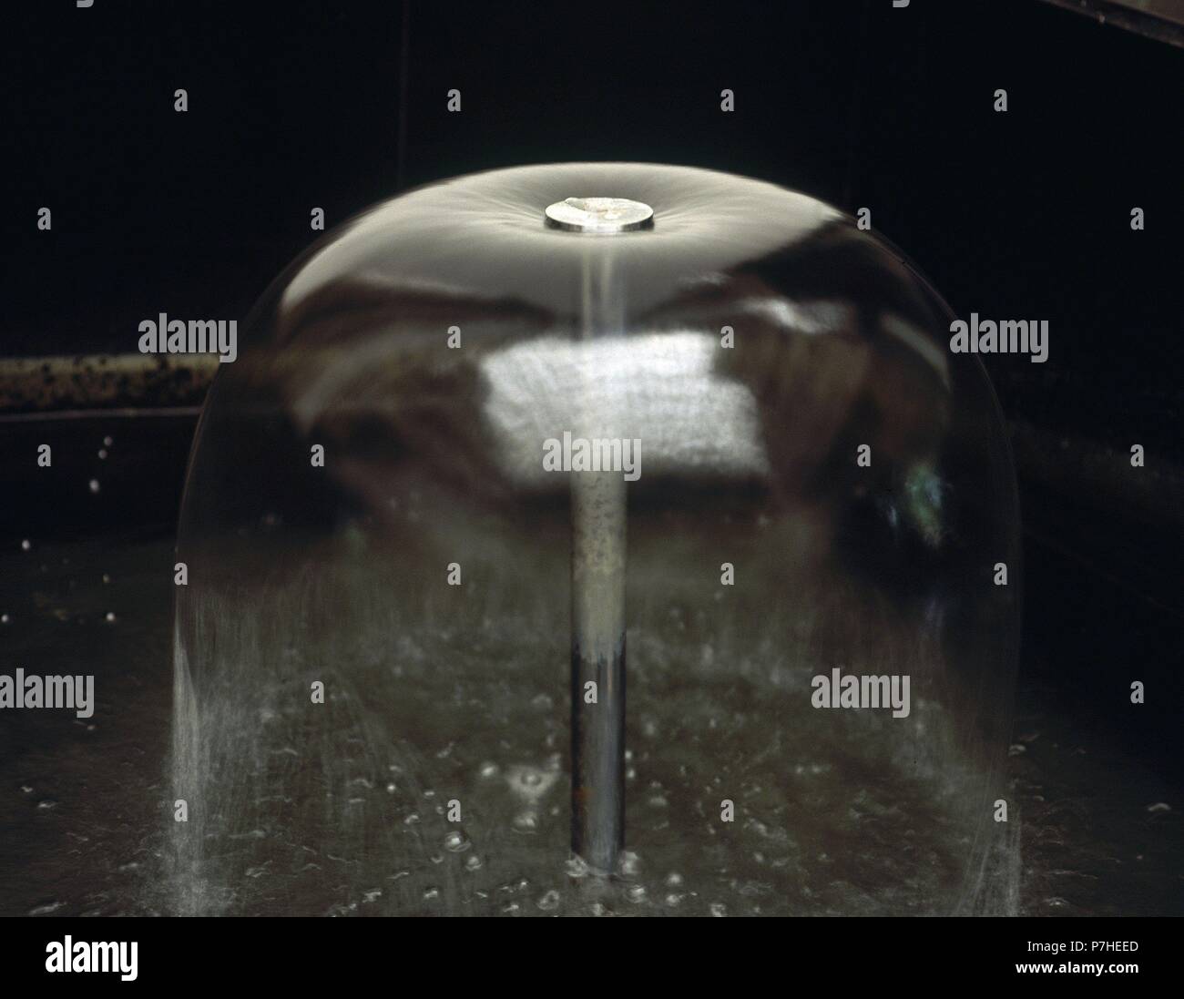 Vase shaped fountain hires stock photography and images Alamy