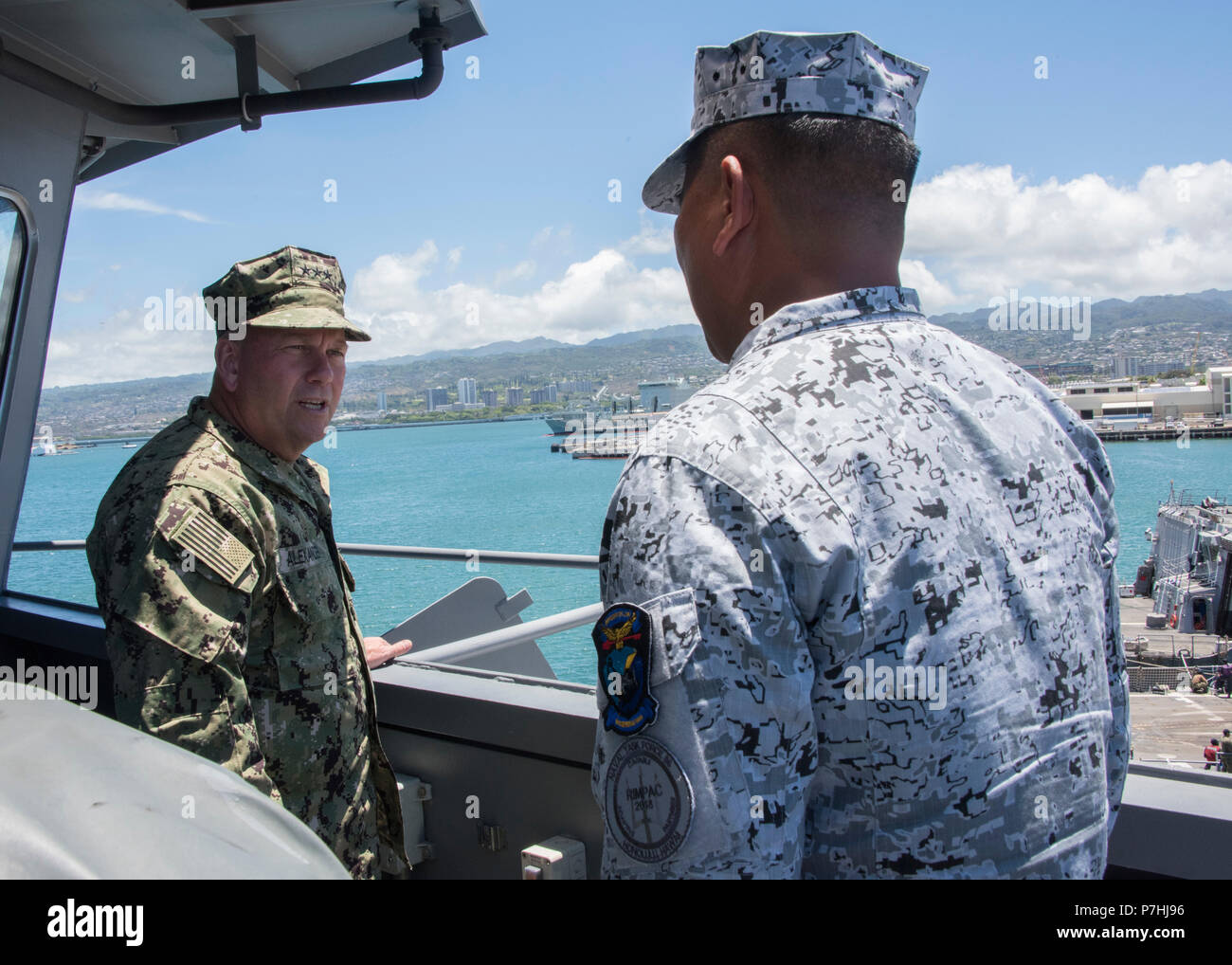 180629-N-ZZ513-3314 PEARL HARBOR (June 29, 2018) Vice Adm. John D. Alexander, commander, U.S. 3rd Fleet, speaks with the Philippine Navy landing platform dock BRP Davao Del Sur (LD 602) Commanding Officer, Capt. Richard M. David, while on the bridge of the ship, June 29.  Twenty-five nations, more than 45 ships and submarines, about 200 aircraft and 25,000 personnel are participating in RIMPAC from June 27 to Aug. 2 in and around the Hawaiian Islands and Southern California. The world’s largest international maritime exercise, RIMPAC provides a unique training opportunity while fostering and s Stock Photo