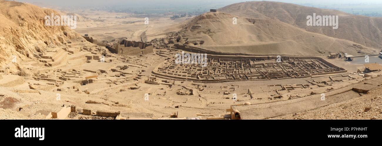Egipto. Valle de los Reyes. Deir el-Medina, poblado egipcio fundado por Tutmosis I, faraón de la dinastía XVIII. Stock Photo