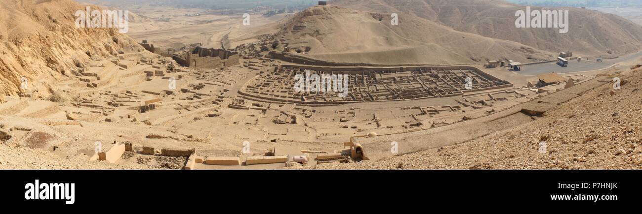 Egipto. Valle de los Reyes. Deir el-Medina, poblado egipcio fundado por Tutmosis I, faraón de la dinastía XVIII. Stock Photo