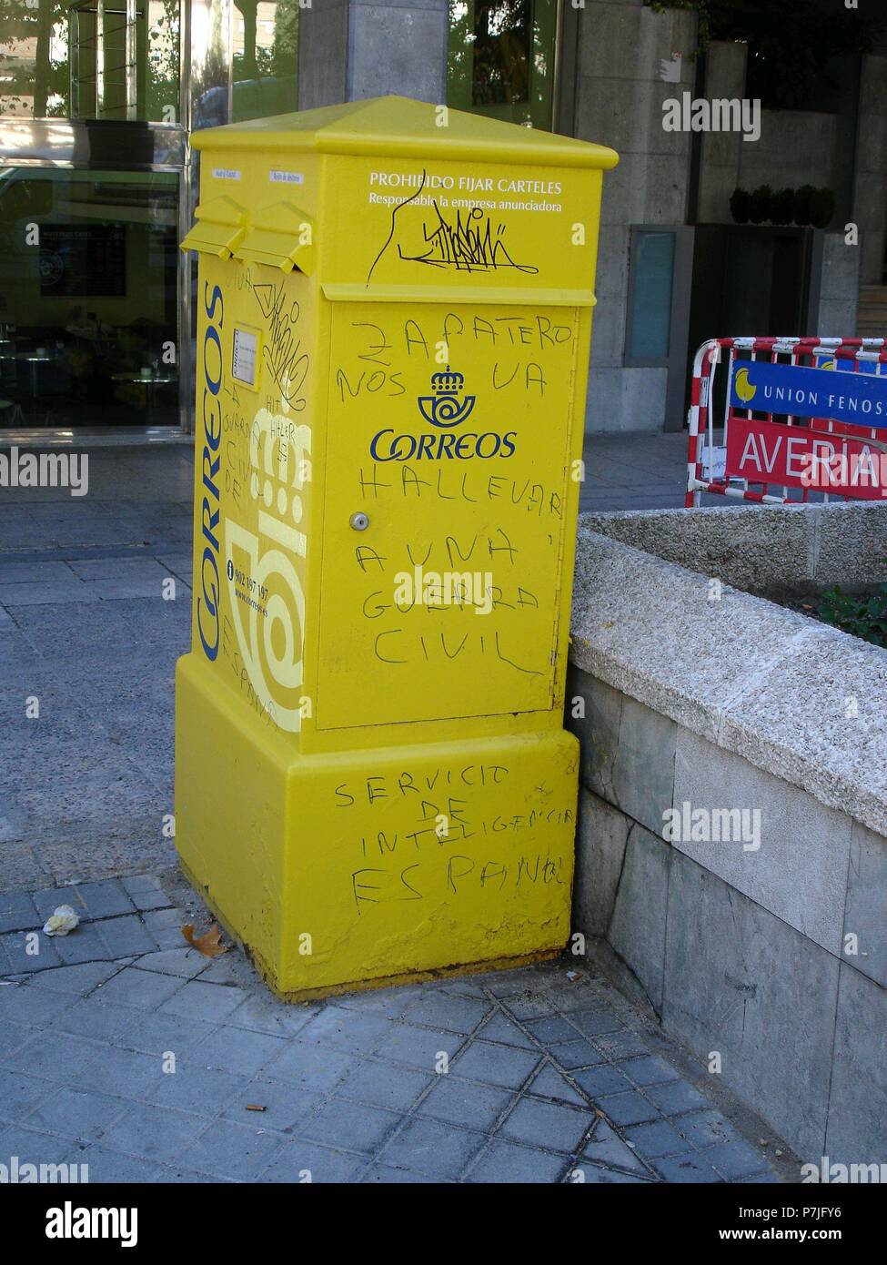 BUZONES DE CORREOS URGENTE Y ORDINARIO. Location: EXTERIOR. SAN SEBASTIAN.  Guipuzcoa. SPAIN Stock Photo - Alamy