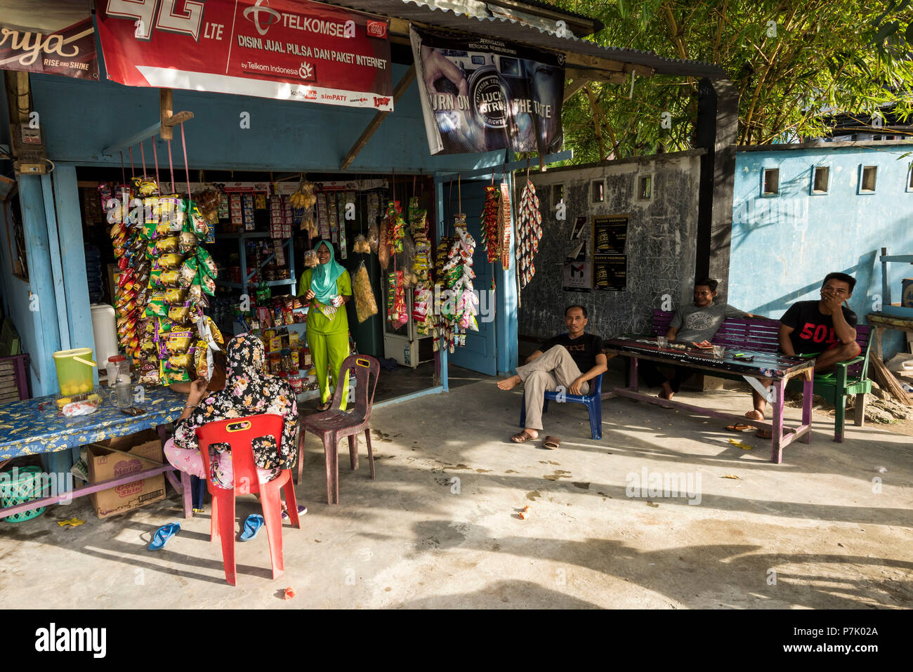 Typical grocery store in Indonesia Stock Photo - Alamy