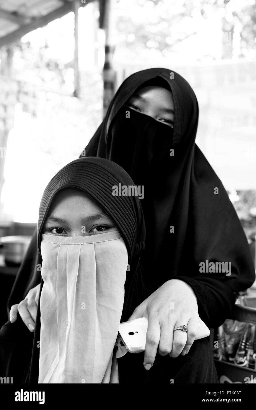 Young Muslim women on Pulau Weh in Aceh, Indonesia Stock Photo