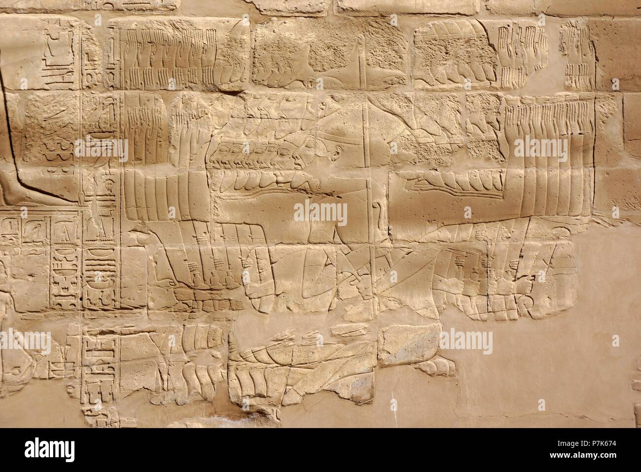 Templo De Rams S Iii Karnak Luxor Egipto Stock Photo Alamy