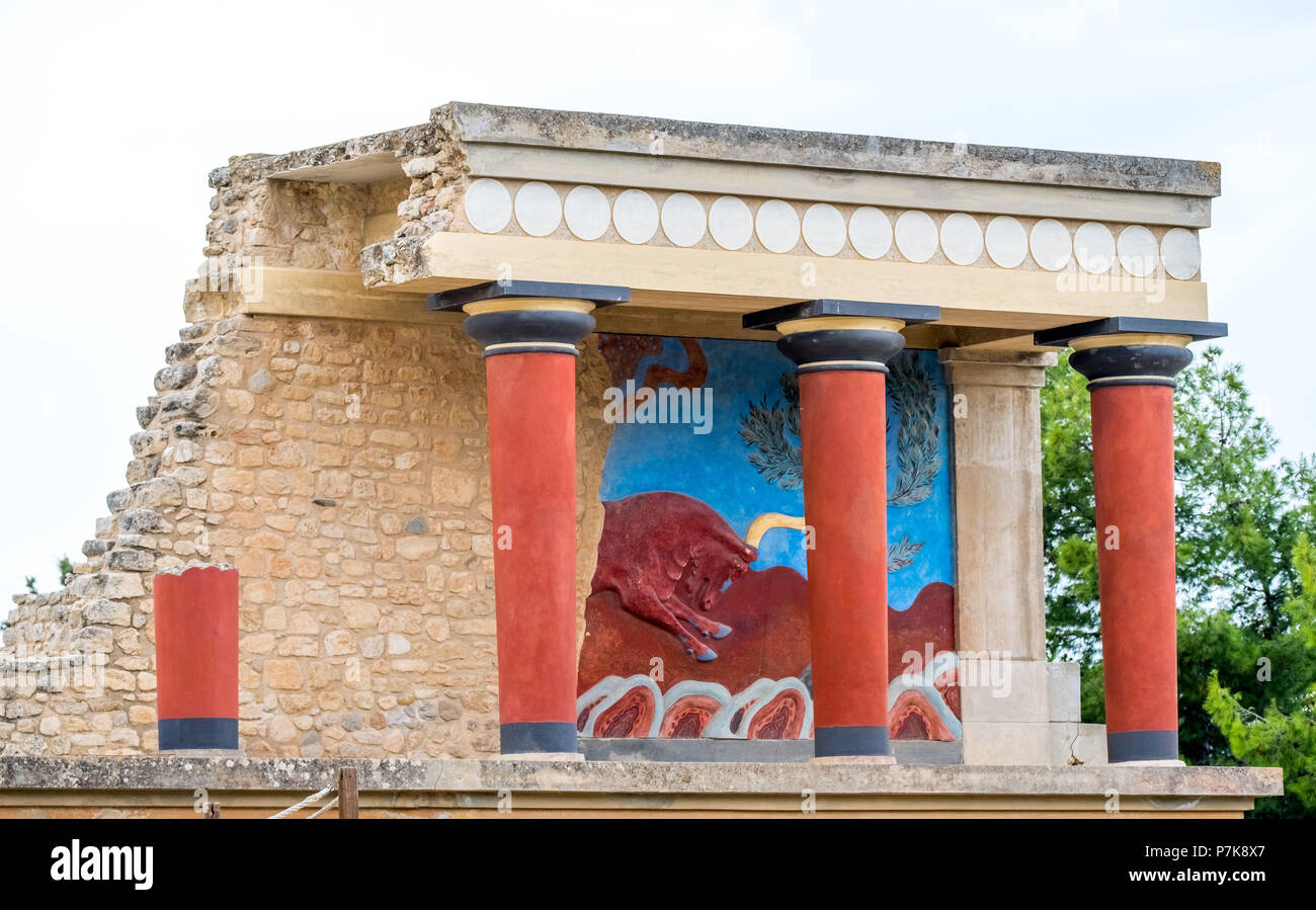 Pillars and bull fresco after Arthur Evans, parts of the Minoan temple complex of Knossos, Palace of Knossos, Knossos ancient city, Heraklion, Knossos, Crete, Greece, Europe Stock Photo