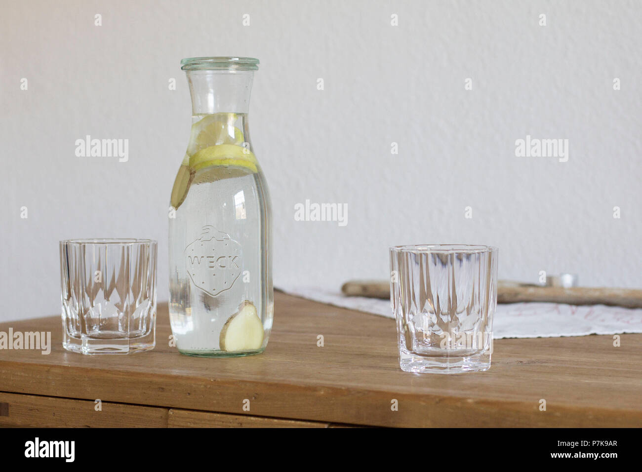 Clear glass glasses hi-res stock photography and images - Alamy