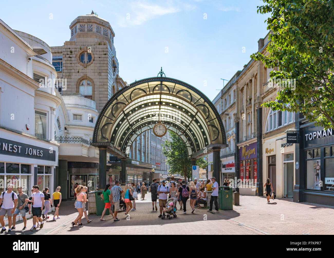 Bournemouth, UK. 7th July 2018. Shopping in Bournemouth during the July heatwave. Credit: Thomas Faull / Alamy Live News Stock Photo