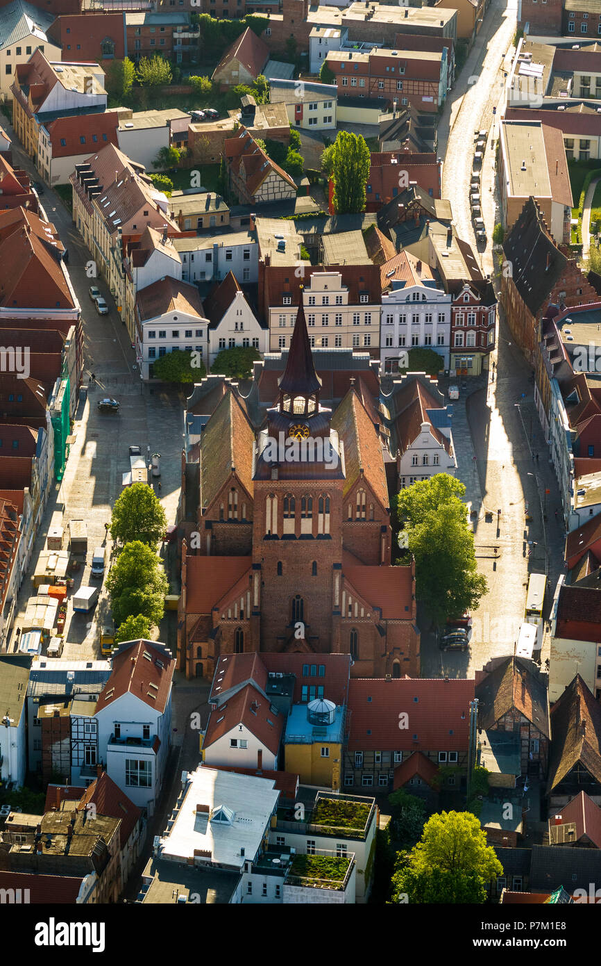 Market square and parish church of Sain Mary at Güstrow and historic Güstrow Town Hall, Güstrow, Mecklenburg Lake Plateau, Mecklenburg-Western Pomerania, Germany Stock Photo