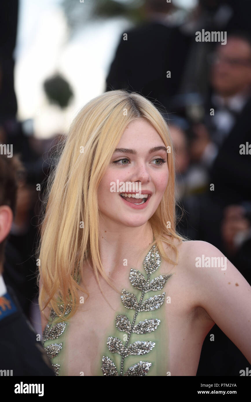 May 21, 2017 - Cannes, France: Elle Fanning attends the 'How to Talk to Girls at Parties' premiere during the 70th Cannes film festival. Elle Fanning lors du 70eme Festival de Cannes. *** FRANCE OUT / NO SALES TO FRENCH MEDIA *** Stock Photo