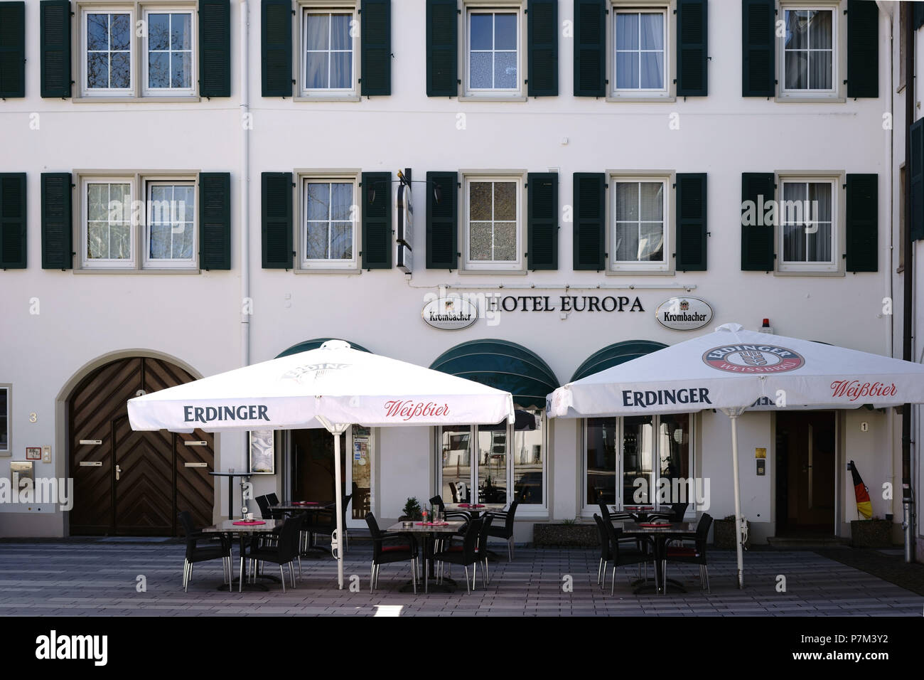 The Hotel Europa with an outdoor café on the market square in Rüsselsheim. Stock Photo