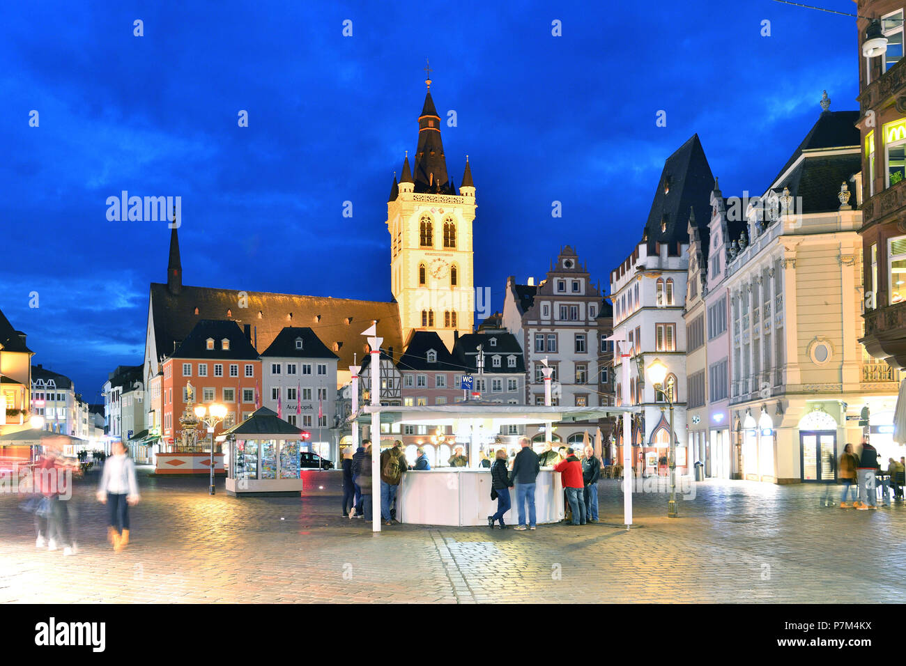 Germany, Rhineland-Palatinate (Rheinland-Pfalz), Mosel River Valley, Trier, Hauptmarkt (Market place) nd St. Gangolf church Stock Photo