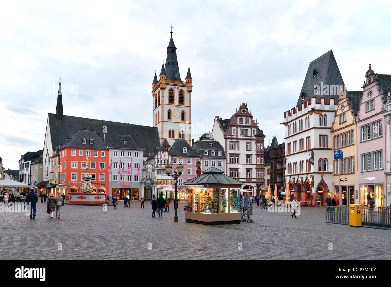 Germany, Rhineland-Palatinate (Rheinland-Pfalz), Mosel River Valley, Trier, Hauptmarkt (Market place), St. Peter fountain and St. Gangolf church Stock Photo