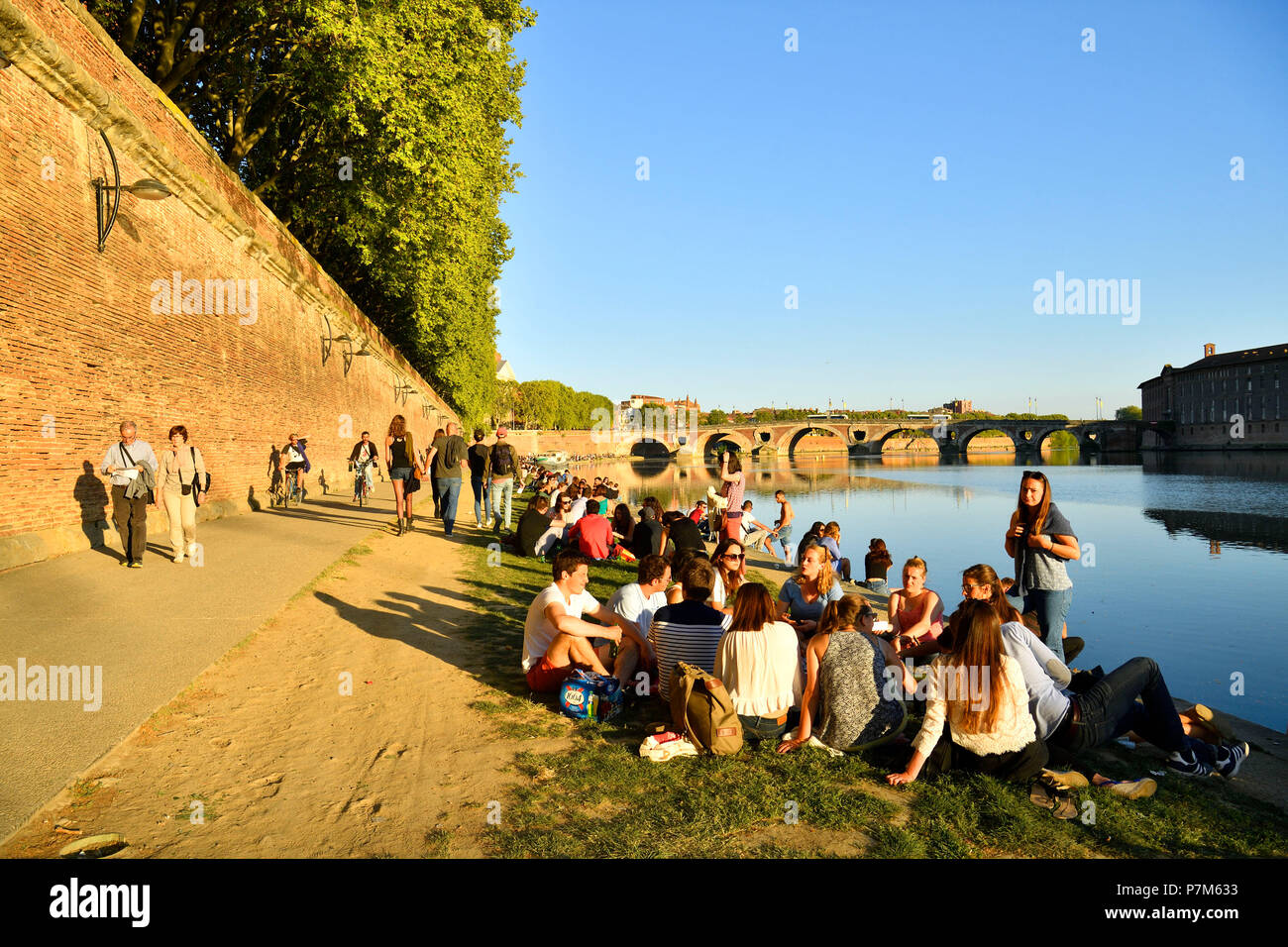 France, Haute Garonne, Toulouse, Garonne banks, Henri Martin Promenade, Quai Lucien Lombard and Pont Neuf Stock Photo