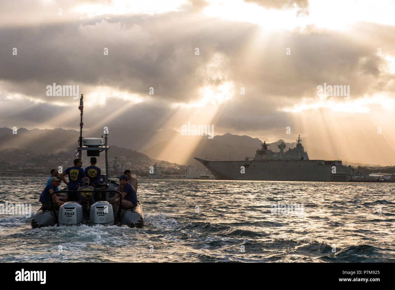 180706-N-FV745-1139 PEARL HARBOR (July 6, 2018) Navy Divers, assigned to Mobile Diving Salvage Unit (MDSU) 1, transit to the USS Arizona Memorial for a dive during the Rim of the Pacific (RIMPAC) 2018 exercise, July 7. Twenty-five nations, 46 ships, five submarines, about 200 aircraft, and 25,000 personnel are participating in RIMPAC from June 27 to Aug. 2 in and around the Hawaiian Islands and Southern California. The world’s largest international maritime exercise, RIMPAC provides a unique training opportunity while fostering and sustaining cooperative relationships among participants critic Stock Photo