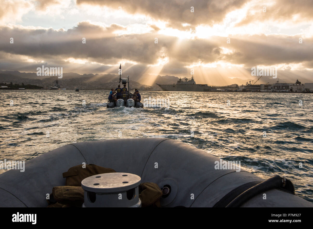 180706-N-FV745-1144 PEARL HARBOR (July 6, 2018) Navy Divers, assigned to Mobile Diving Salvage Unit (MDSU) 1, transit to the USS Arizona Memorial for a dive during the Rim of the Pacific (RIMPAC) 2018 exercise, July 7. Twenty-five nations, 46 ships, five submarines, about 200 aircraft, and 25,000 personnel are participating in RIMPAC from June 27 to Aug. 2 in and around the Hawaiian Islands and Southern California. The world’s largest international maritime exercise, RIMPAC provides a unique training opportunity while fostering and sustaining cooperative relationships among participants critic Stock Photo