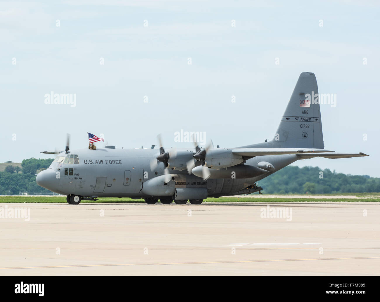 U.S. Airmen assigned to the 139th Airlift Wing, Missouri Air National Guard, return home from an overseas deployment July 5, 2018 at Rosecrans Air National Guard Base, St. Joseph, Mo. The Airmen were supporting the unit’s C-130 Hercules airlift mission in the U.S. Air Force Central Command area of responsibility. (U.S. Air National Guard photo by Master Sgt. Michael Crane) Stock Photo