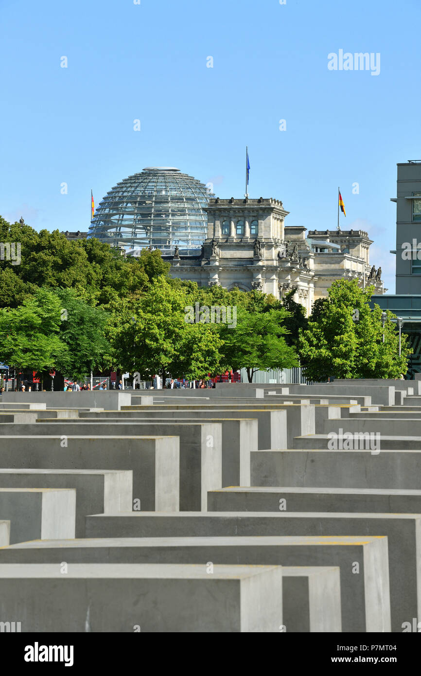Germany, Berlin, Mitte district, Holocaust Mahnmal / Holocaust Memorial for victims of the Holocaust by the architect Peter Eisenmann Stock Photo