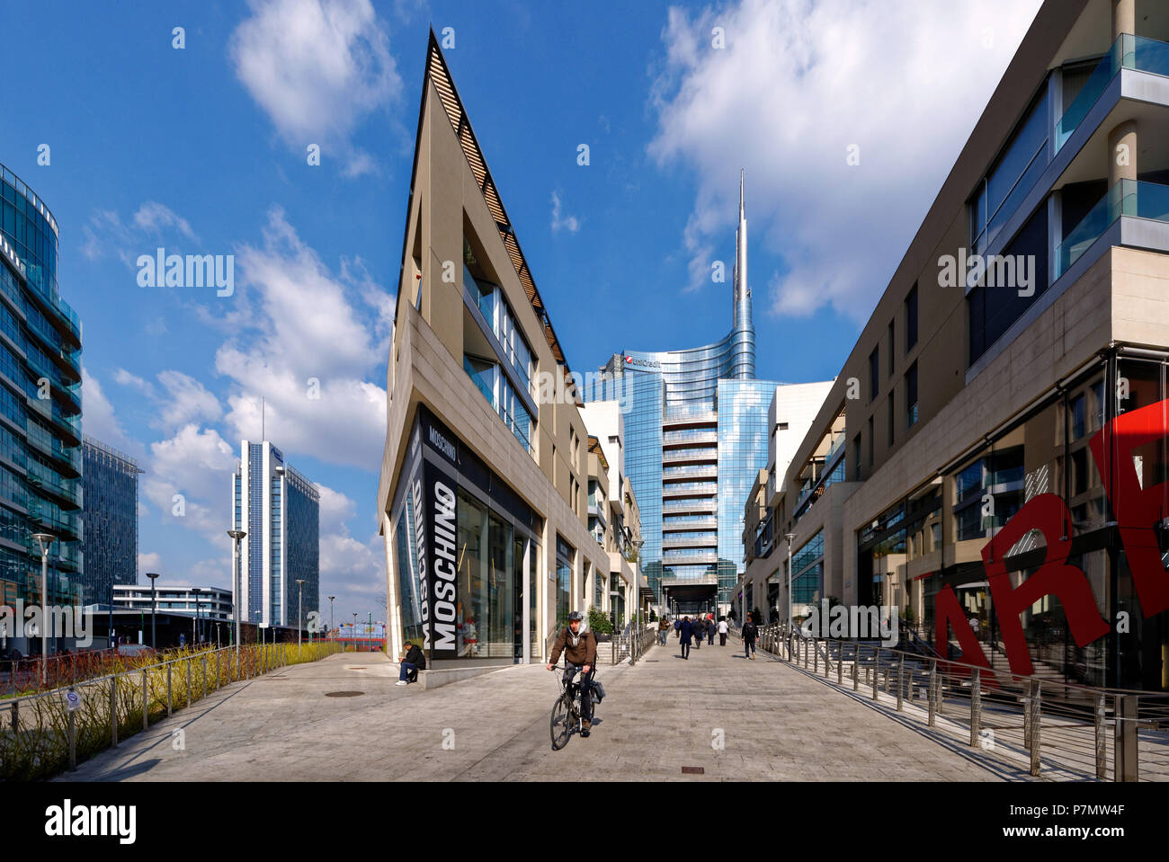 Italy, Lombardy, Milan, Porta Nuova Garibaldi district, the new business district built between 2009 and 2015 with the Unicredit Tower designed by architect Cesar Pelli Stock Photo