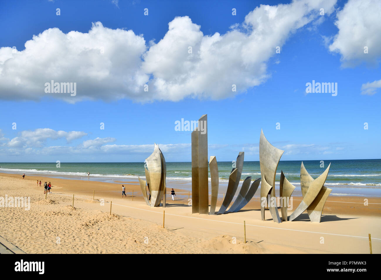 France, Calvados, plage de Vierville sur Mer (Omaha Beach), Les Braves sculpture dedicated to the 60th anniversary of the Normandy landings Stock Photo