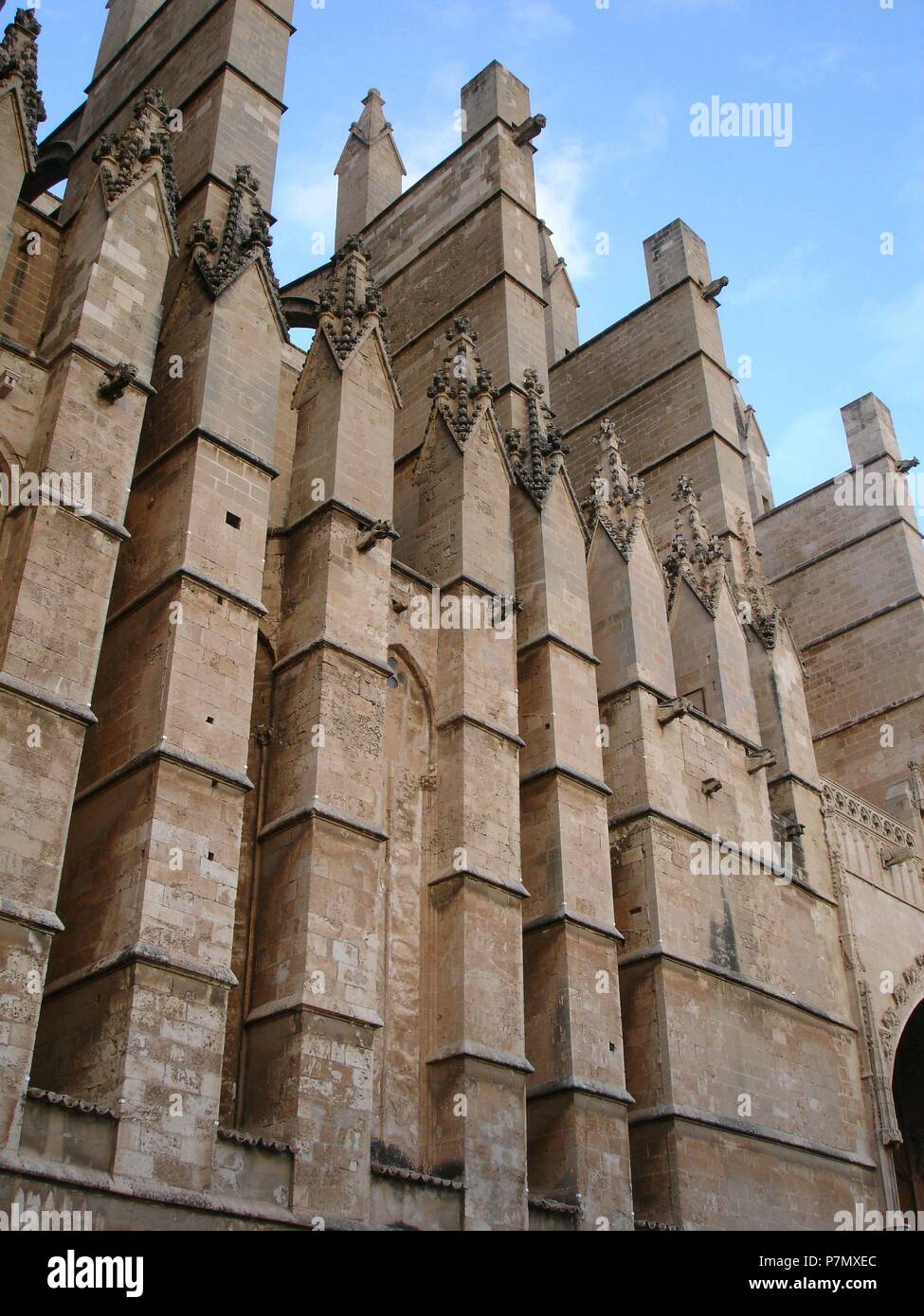 CONTRAFUERTES GOTICOS DE LA CATEDRAL DE PALMA DE MALLORCA - SIGLOS XIV Y XV. Location: CATEDRAL, PALMA, SPAIN. Stock Photo