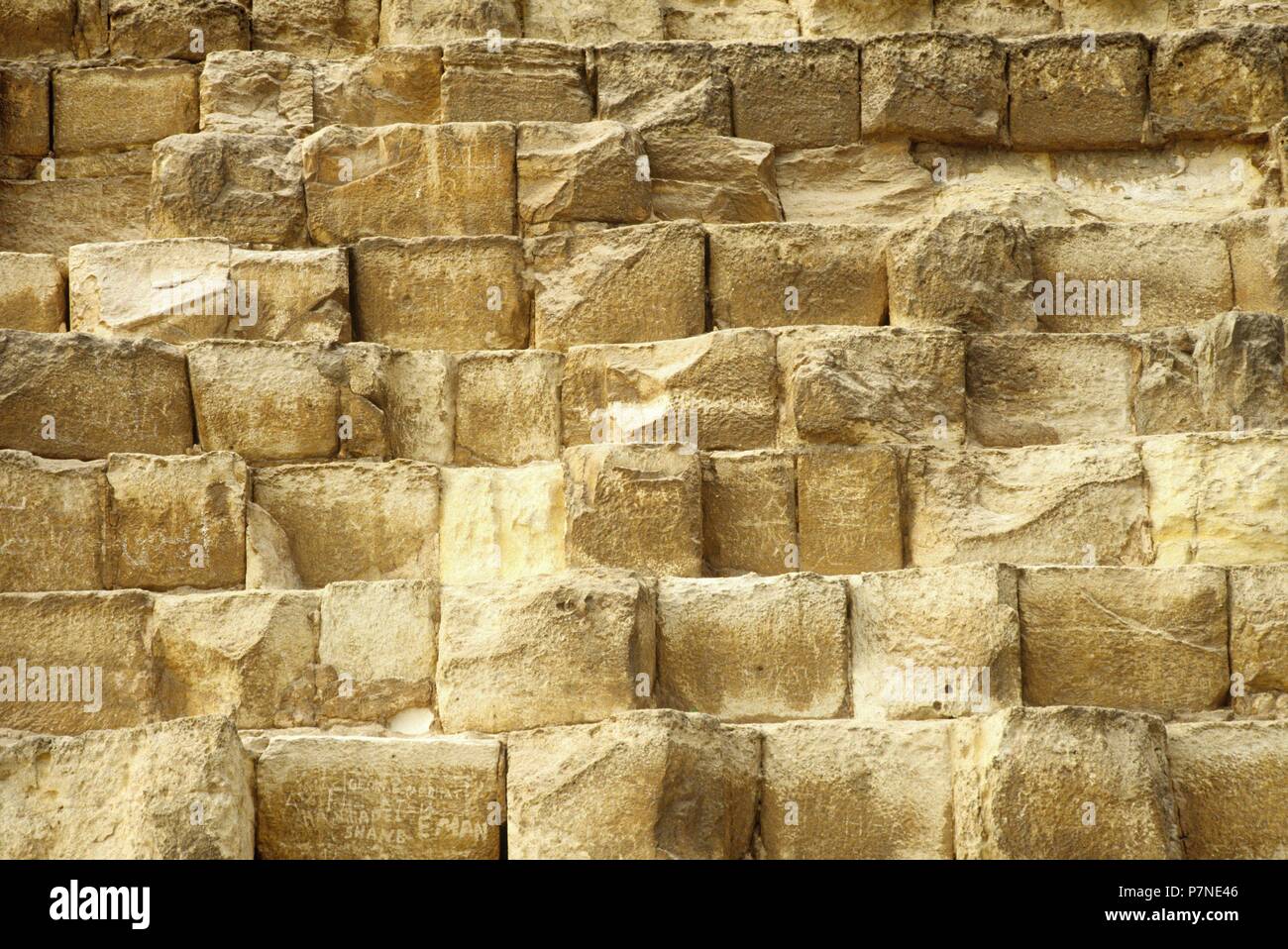 La pirámide de Micerino (nombre helenizado) o de Menkaura (según su nombre egipcio) es la menor de las tres célebres pirámides de la necrópolis de la meseta de Guiza. A Menkaura, faraón de la dinastía IV, se le atribuye ordenar construir esta pirámide. Stock Photo
