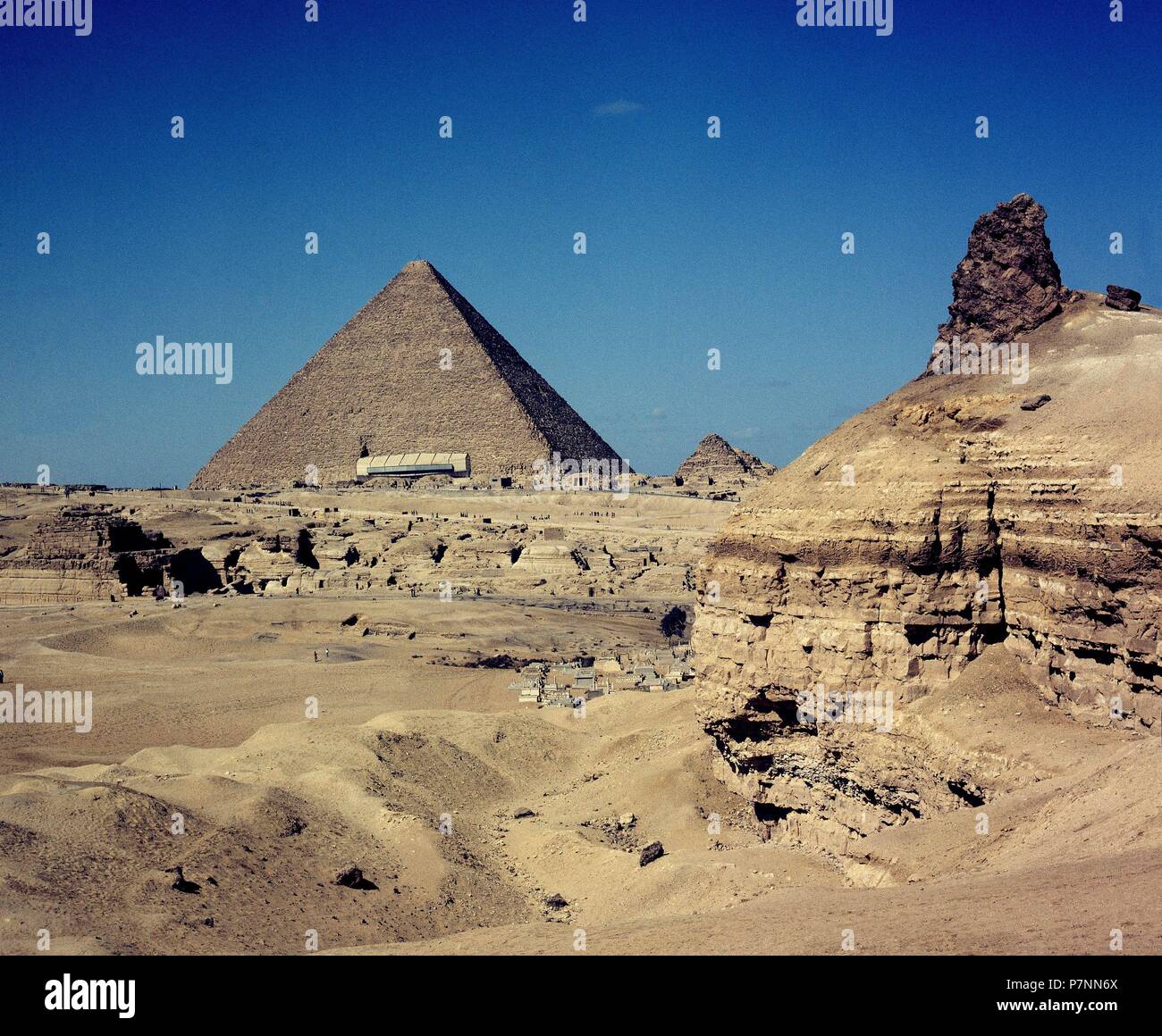 PIRAMIDE DE KEOPS - IV DINASTIA - HACIA EL 2585 AC. Location: CHEOPS PYRAMID, GIZA, EGYPT. Stock Photo