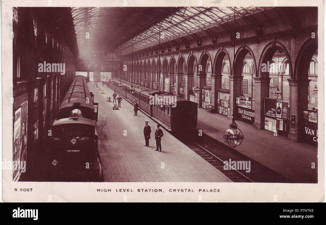 Crystal Palace (High Level) railway station . Postally used 10 August 1916 100 Crystal Palace (High Level) railway station Stock Photo