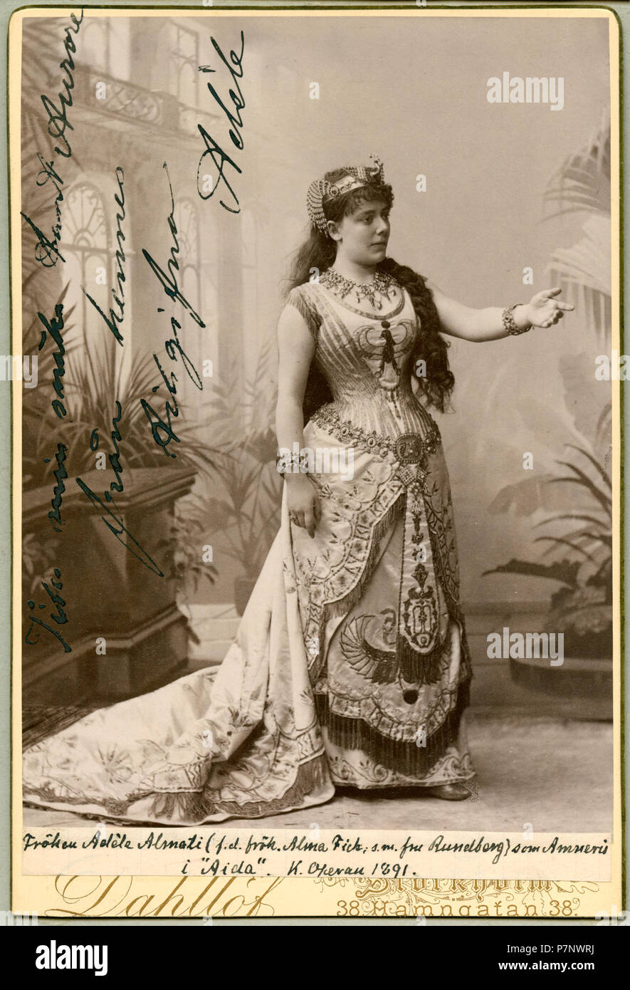 Adèle Almati (Alma Fich) som Amneris i Aida, Kungliga Operan 1891 14 Adèle Almati, rollporträtt - SMV - H1 068 Stock Photo