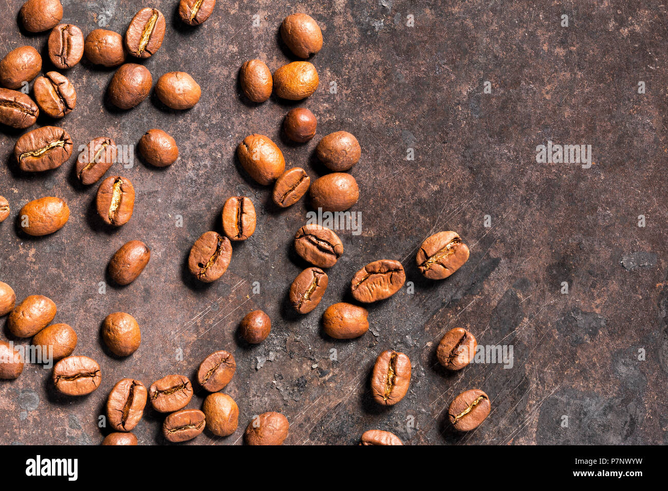 Roasted coffee beans on grunge texture background Stock Photo - Alamy